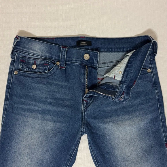 True Religion Jeans Rocco Relaxed Skinny Flap Pocket Red Stitch Blue Size 34x32 - Picture 6 of 14